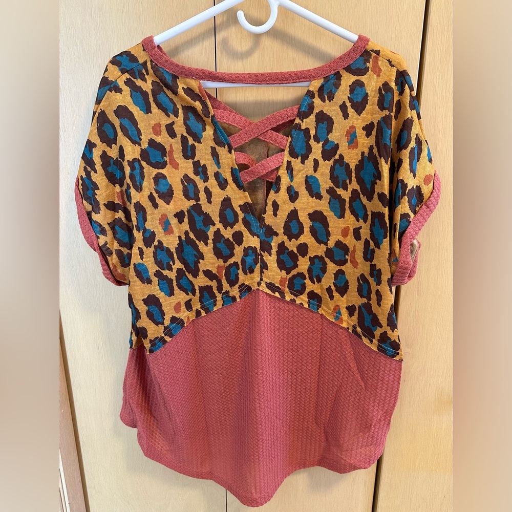 Umgee Leopard print Top - NWT - Picture 2 of 8